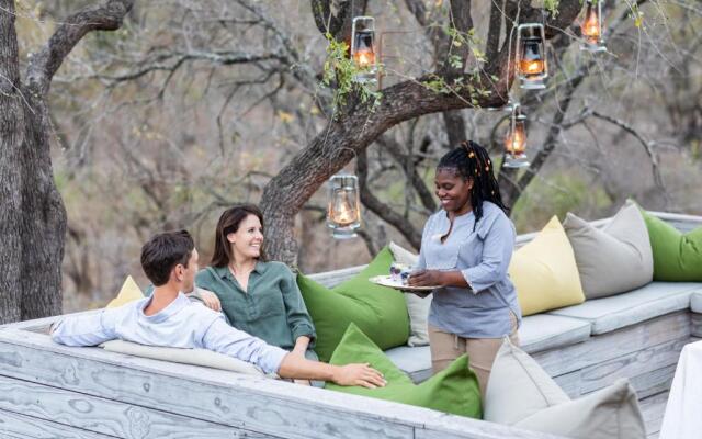 Thornybush Simbambili Lodge