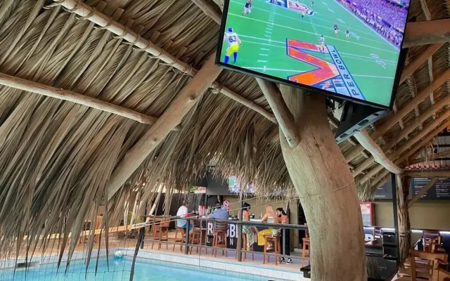 Hotel Blue Marlin - Nightclub & Sports Bar on Site