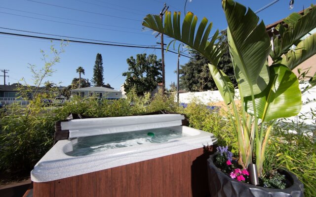 The Retreat Units 3 4 Freshly Remodeled Patio With Hot Tub and Fire Pit