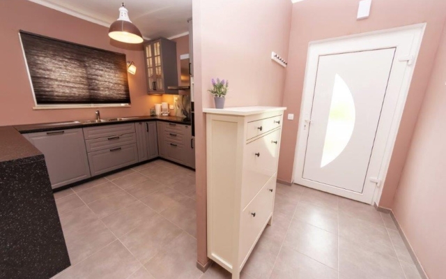 Apartment Darko 2 - 50 m from sea: A6 Sukosan, Zadar riviera