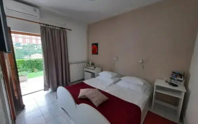 Apartment and B&B Mikleus