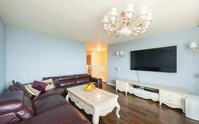 Elegant 4 Bedroom Maisonette Near Wardie Bay