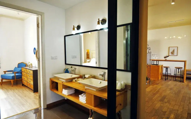 Zizai Garden Traveling with Hotel