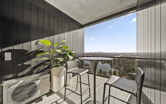 Refined 2-bed With Luxurious Building Amenities
