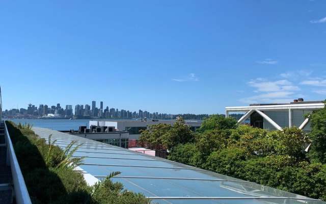 Lonsdale Quay Hotel