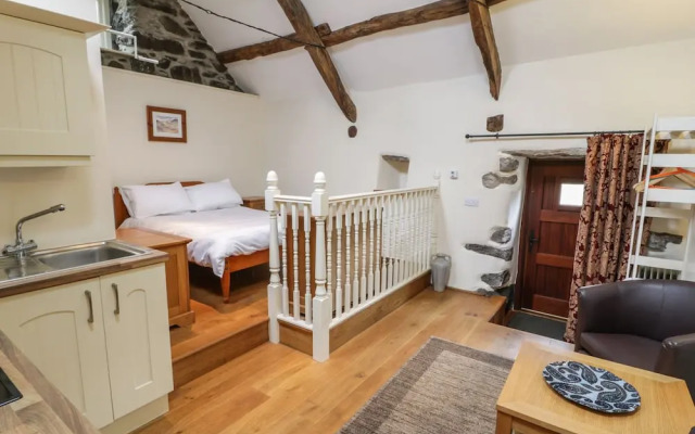 Ty Gwennol at Gilfach Goch