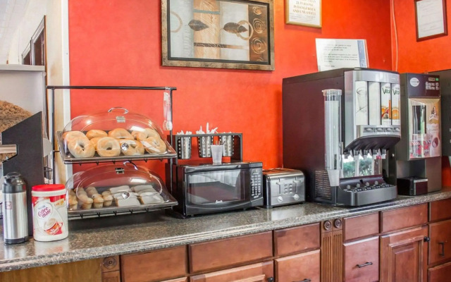 Rodeway Inn Huntington Station - Melville