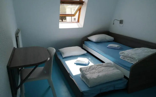 Auberge De Jeunesse D´Orleans Et CRJS