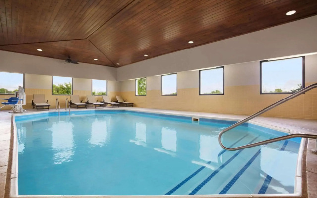 Country Inn & Suites by Radisson, DFW Airport South, TX
