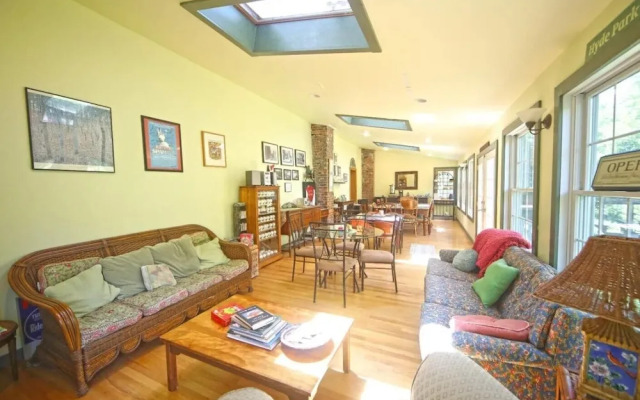 The Hayden Creek Inn