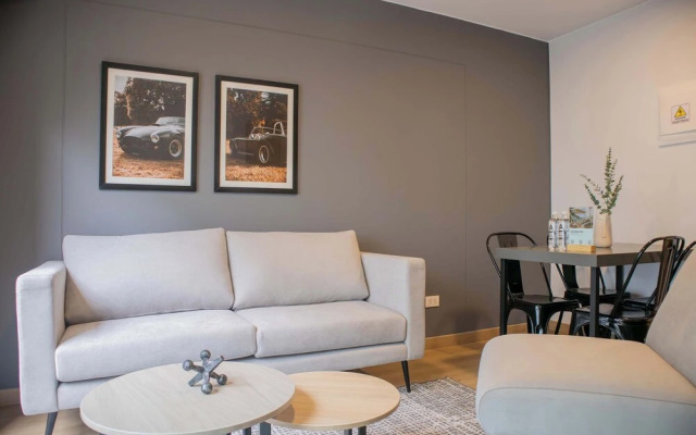 w Striking 1BR Duplex in Miraflores