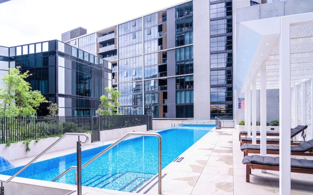 Lovely 1-Bedroom with 5 star amenities