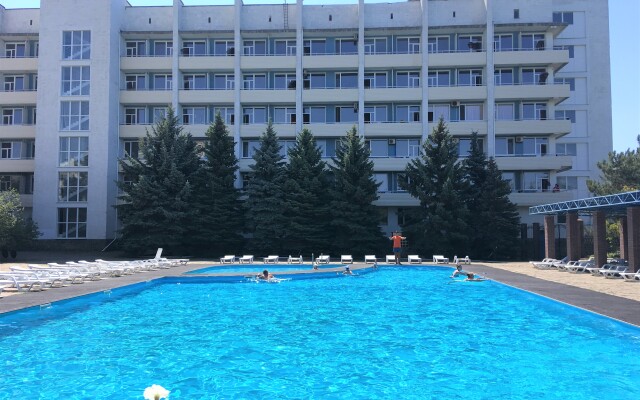 Yuzhny (Nikolaevka)