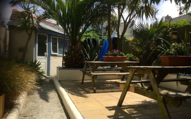Base Surf Lodge
