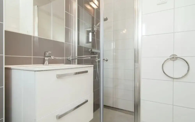 Modern Lodge With Nice Terrace, in Bloemendaal