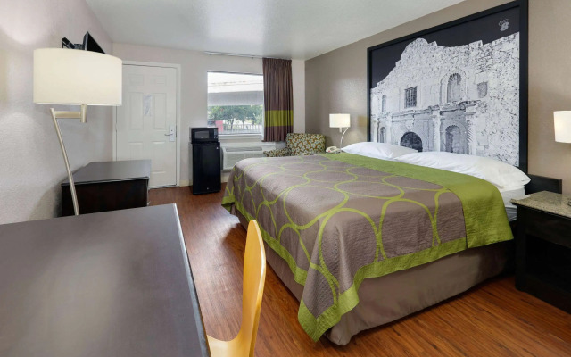Super 8 by Wyndham San Antonio Downtown/Alamo