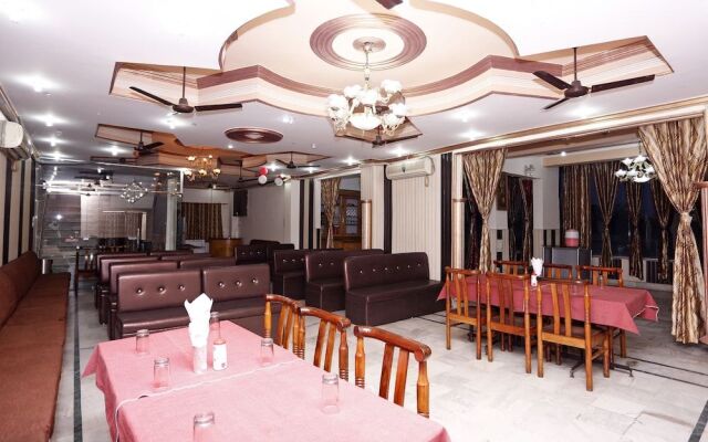 OYO 5851 Mehfil Hotel