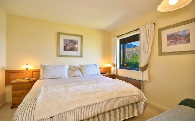 Larch Hill Bed & Breakfast / Homestay