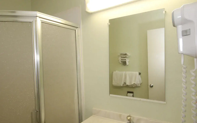 Royal Inn Charlotte Airport Hotel