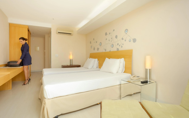 Golden Tulip Macaé
