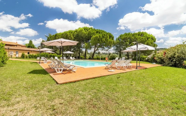 Grano Family Apt Shared Pool Volerra