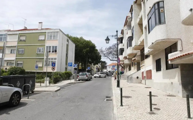 Comfortable and Central Apartment Cascais