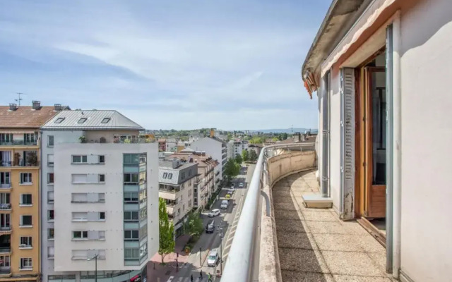 Modern 1br with terrace and a breathtaking view in Annecy