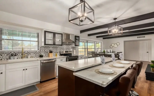 Glencove Mesa 4 Bedroom Home by RedAwning