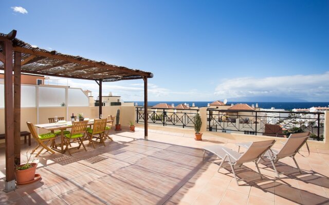 Penthouse Sunset with pool and free Wifi