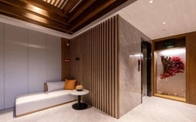 TRUE GO Hotel (Guangzhou Sun Yat-sen University Lujiang Subway Station)