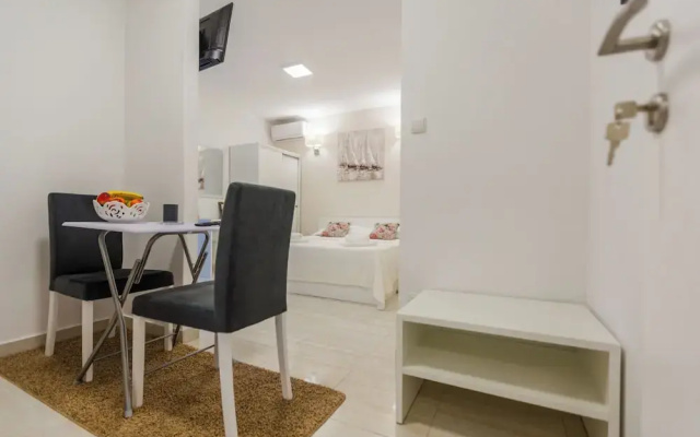 Apartmani Studio Sleeps 2 -parking -private Garden