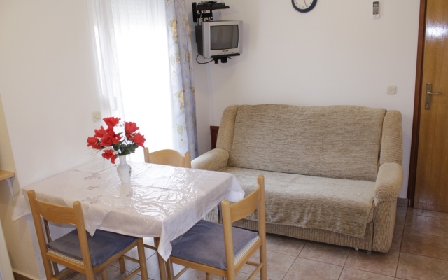 Apartment Ivan - 300 m from sea: A6 Nin, Zadar riviera