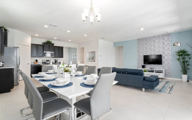 5BR Pool Home w Gameroom