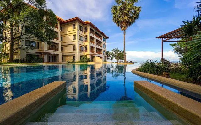 4 Bed Beachfront Condo SP43
