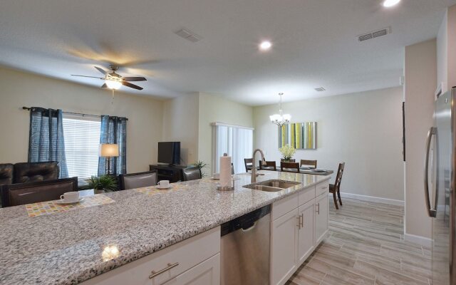 Storey Lake 4 Bedroom Townhome w Splashpool - 1616ST