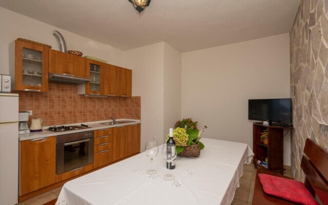 Stunning Home in Makarska With Wifi and 2 Bedrooms