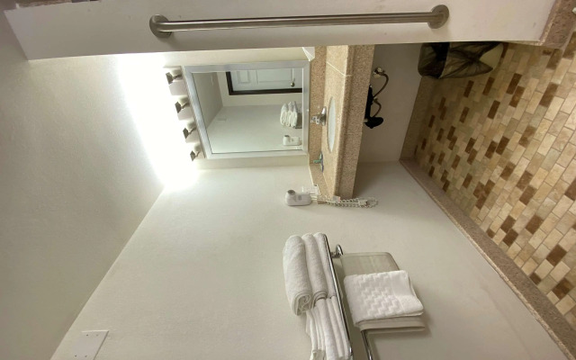 Best Western Antelope Inn & Suites