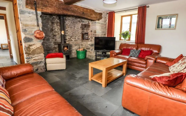 Maestyddyn Farm House