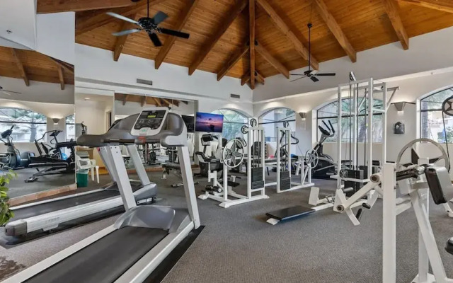 Beautiful Newly Remodeled 2-bdrm Biltmore Condo!