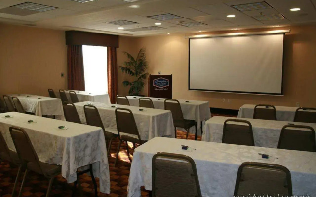 Hampton Inn & Suites Bakersfield/Hwy 58, CA