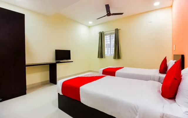 OYO 40125 Srirama Hotels, Gachhibowli