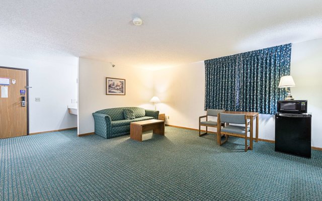 Motel 6 Kewanee, IL