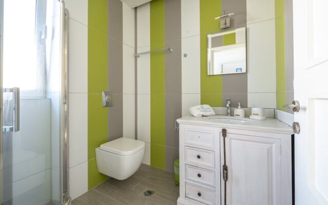 Seabreeze Villa - with Jacuzzi & heated pool