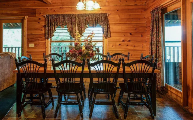 Douglas Lake Hilltop Hideaway