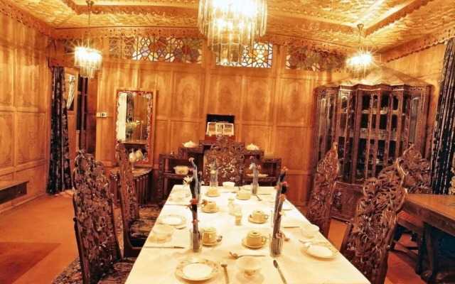 Meena Group houseboats