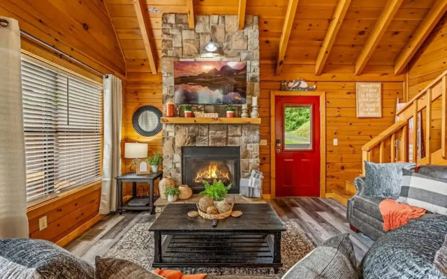 View-location-hot Tub-2 Fireplaces-jacuzzi-arcade