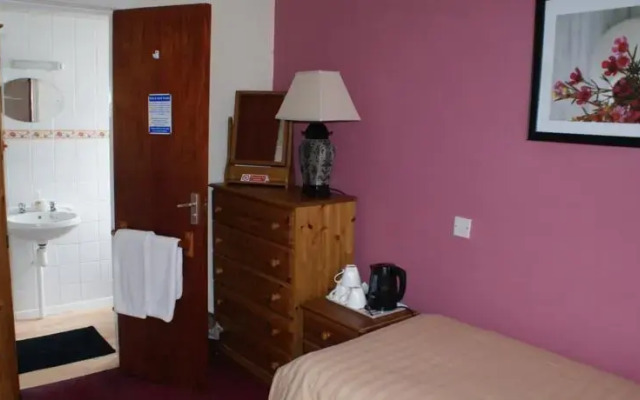 Lyn Glary Hotel