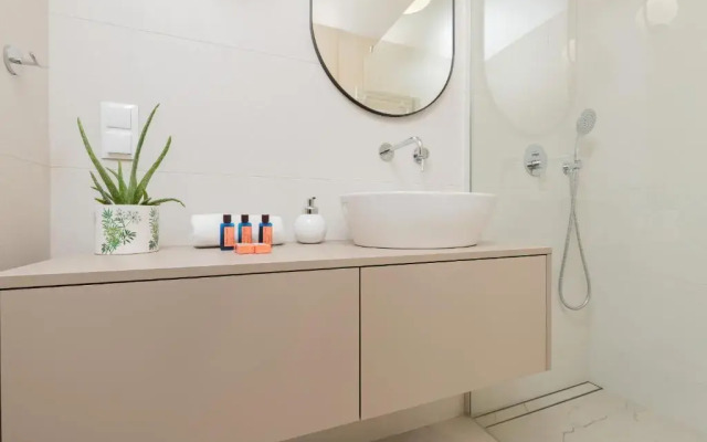 Moderna Central Apartment Gdynia by Renters