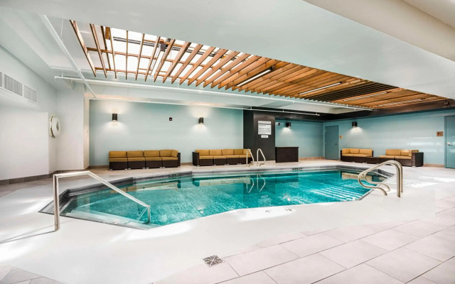 Embassy Suites by Hilton Indianapolis Downtown