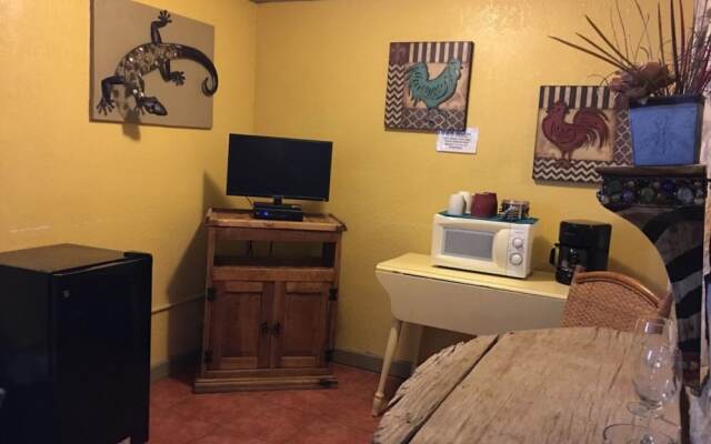 The Historic Leakey Inn